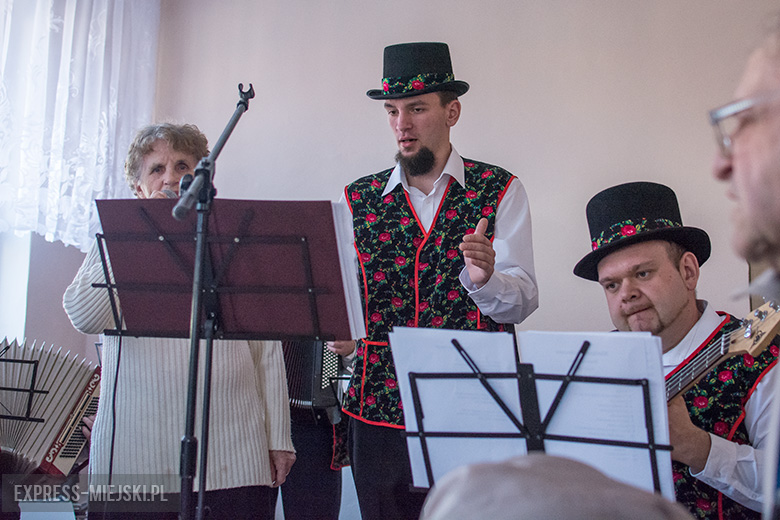 Kolorowo i świątecznie w ośrodku kultury w Kostomłotach