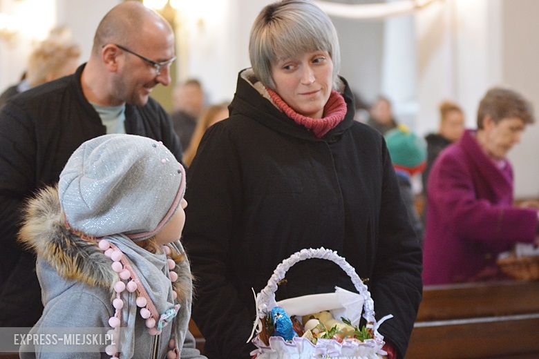Poświęcenie pokarmów w kościele w Środzie Ślaskiej