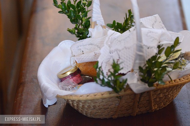 Poświęcenie pokarmów w kościele w Środzie Ślaskiej
