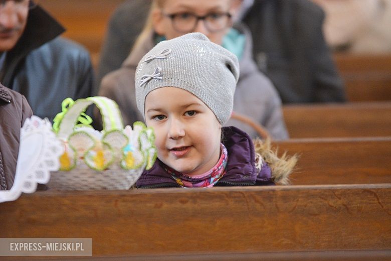 Poświęcenie pokarmów w kościele w Środzie Ślaskiej