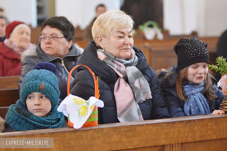 Poświęcenie pokarmów w kościele w Środzie Ślaskiej