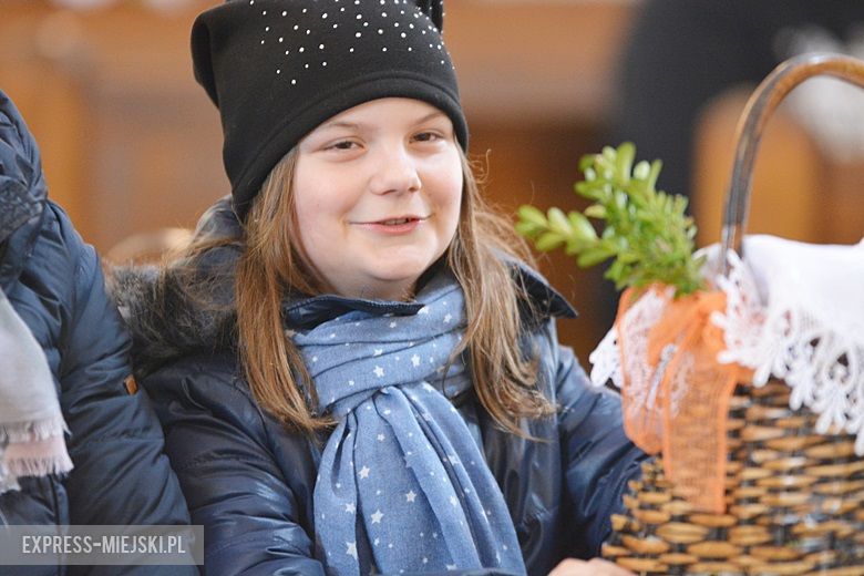 Poświęcenie pokarmów w kościele w Środzie Ślaskiej