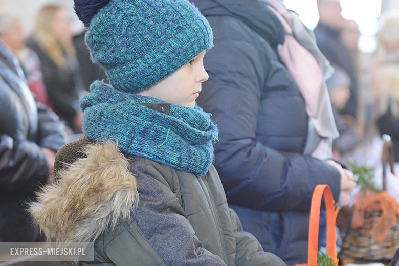 Poświęcenie pokarmów w kościele w Środzie Ślaskiej