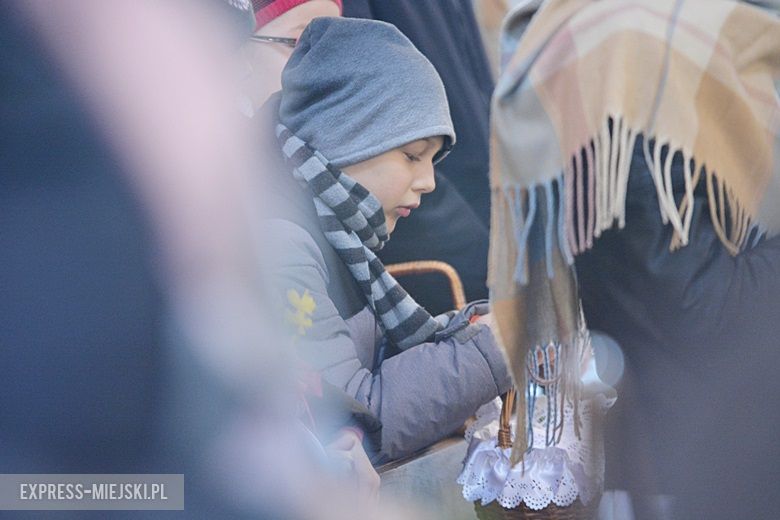 Poświęcenie pokarmów w kościele w Środzie Ślaskiej