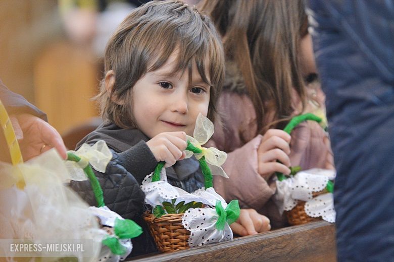 Poświęcenie pokarmów w kościele w Środzie Ślaskiej