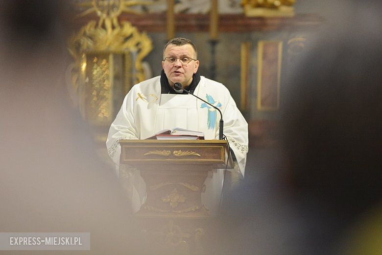 Poświęcenie pokarmów w kościele w Środzie Ślaskiej