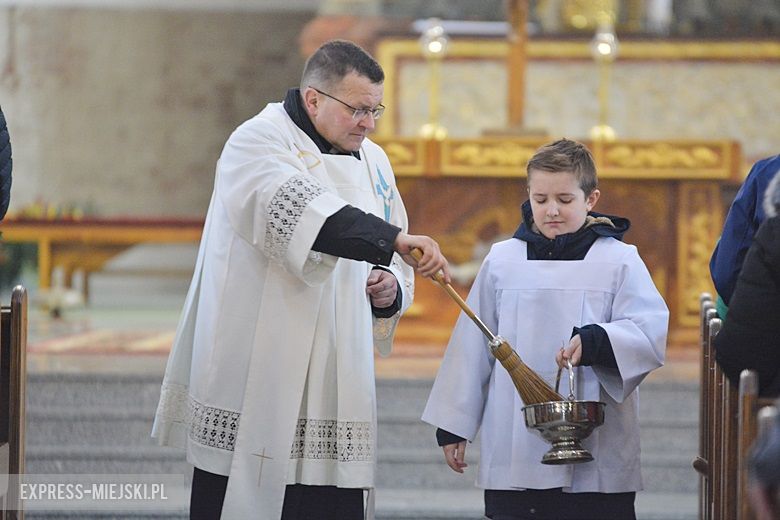 Poświęcenie pokarmów w kościele w Środzie Ślaskiej