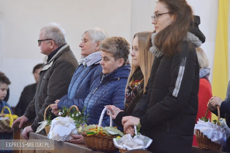 Poświęcenie pokarmów w kościele w Środzie Ślaskiej