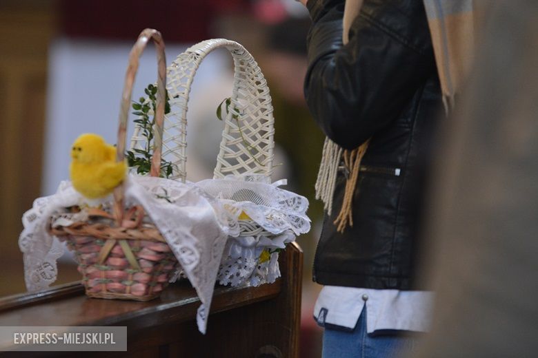 Poświęcenie pokarmów w kościele w Środzie Ślaskiej