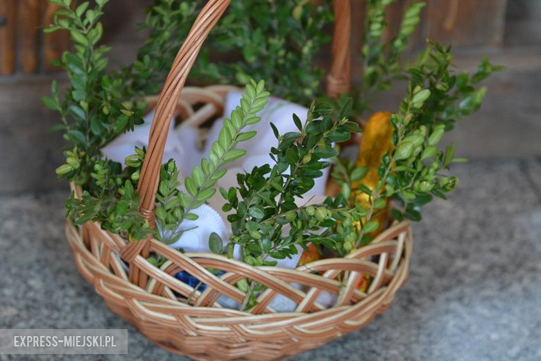 Poświęcenie pokarmów w kościele w Środzie Ślaskiej