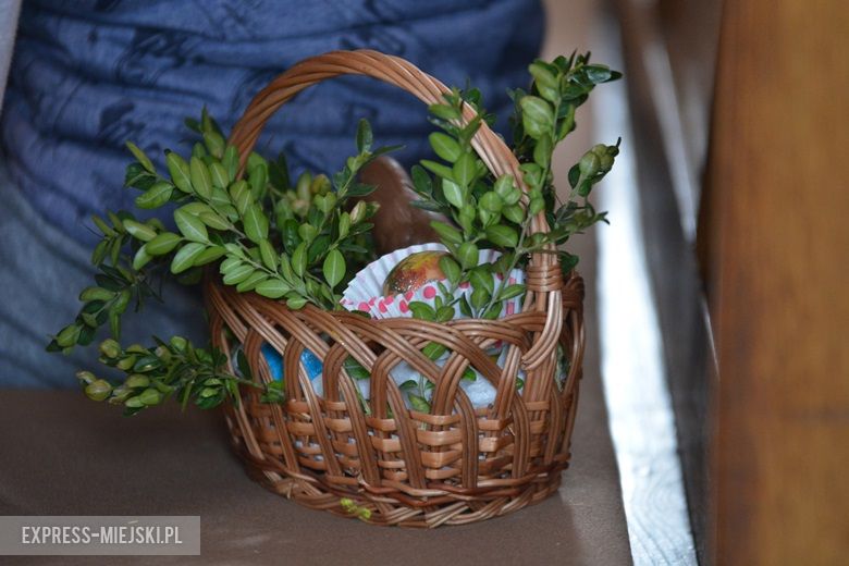 Poświęcenie pokarmów w kościele w Środzie Ślaskiej