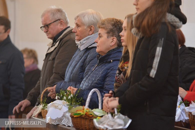 Poświęcenie pokarmów w kościele w Środzie Ślaskiej