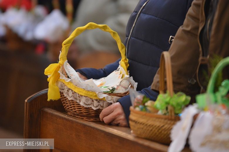 Poświęcenie pokarmów w kościele w Środzie Ślaskiej