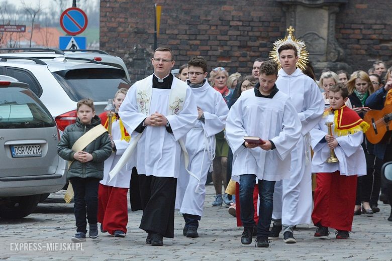 Modlitwa na rynku w Środzie Śląskiej