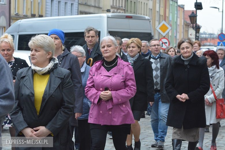 Modlitwa na rynku w Środzie Śląskiej