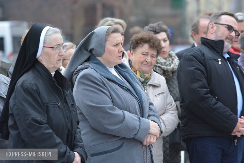 Modlitwa na rynku w Środzie Śląskiej