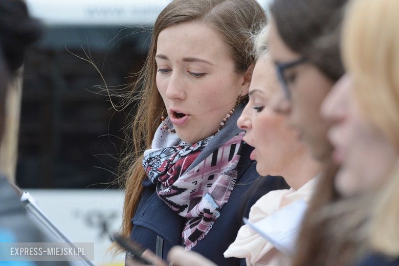 Modlitwa na rynku w Środzie Śląskiej