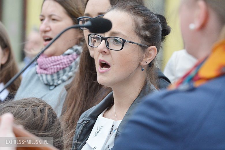 Modlitwa na rynku w Środzie Śląskiej