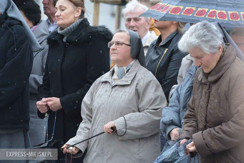 Modlitwa na rynku w Środzie Śląskiej