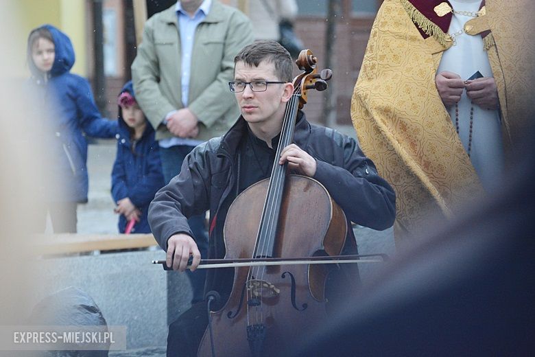 Modlitwa na rynku w Środzie Śląskiej