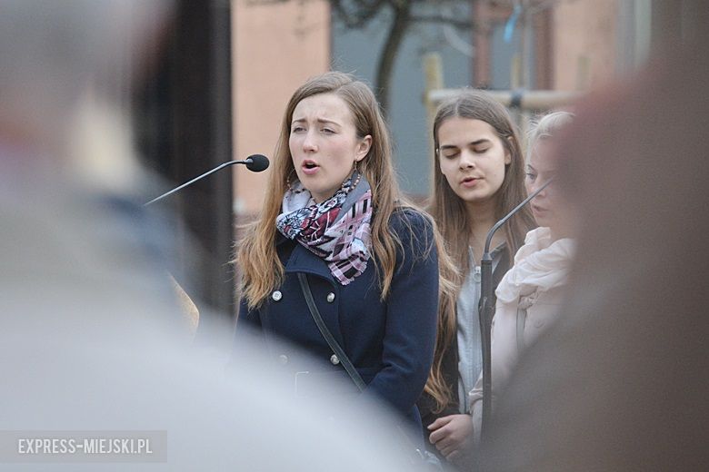 Modlitwa na rynku w Środzie Śląskiej