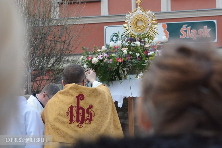 Modlitwa na rynku w Środzie Śląskiej