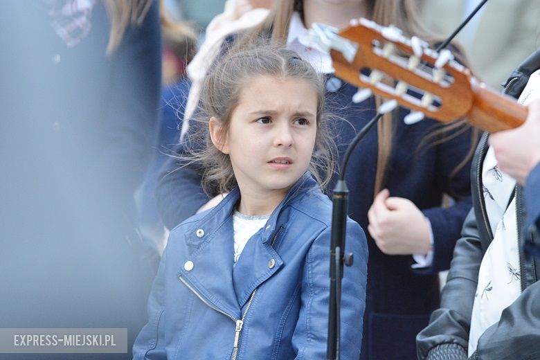 Modlitwa na rynku w Środzie Śląskiej