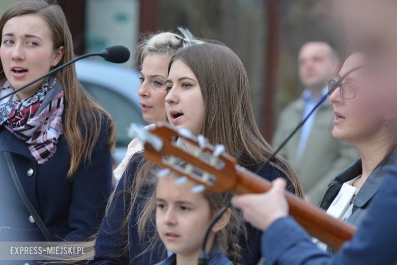 Modlitwa na rynku w Środzie Śląskiej