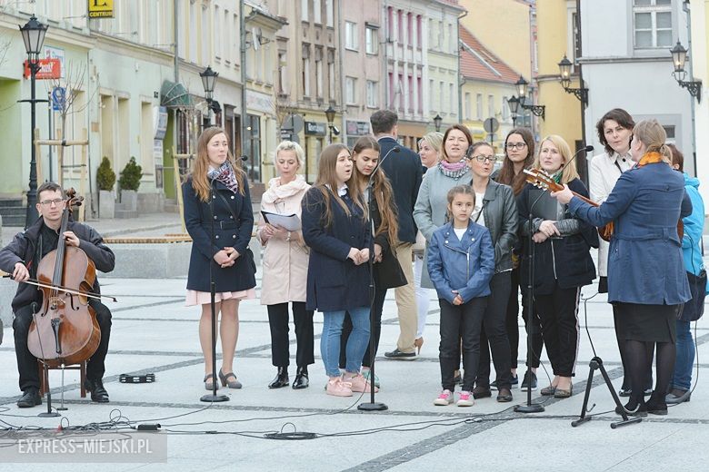 Modlitwa na rynku w Środzie Śląskiej