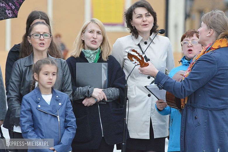 Modlitwa na rynku w Środzie Śląskiej
