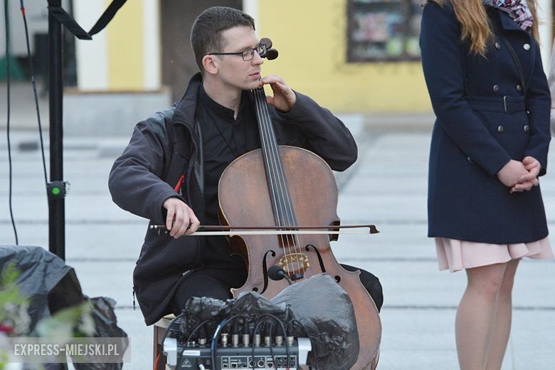Modlitwa na rynku w Środzie Śląskiej