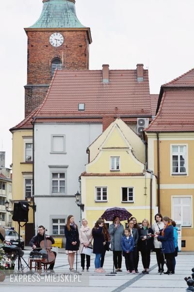 Modlitwa na rynku w Środzie Śląskiej