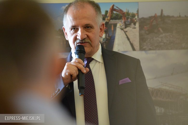 Prezentacja budowy przecisku pod nasypem kolejowym w Miękini