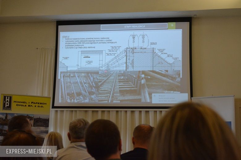 Prezentacja budowy przecisku pod nasypem kolejowym w Miękini