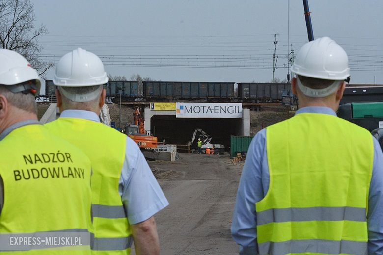 Prezentacja budowy przecisku pod nasypem kolejowym w Miękini