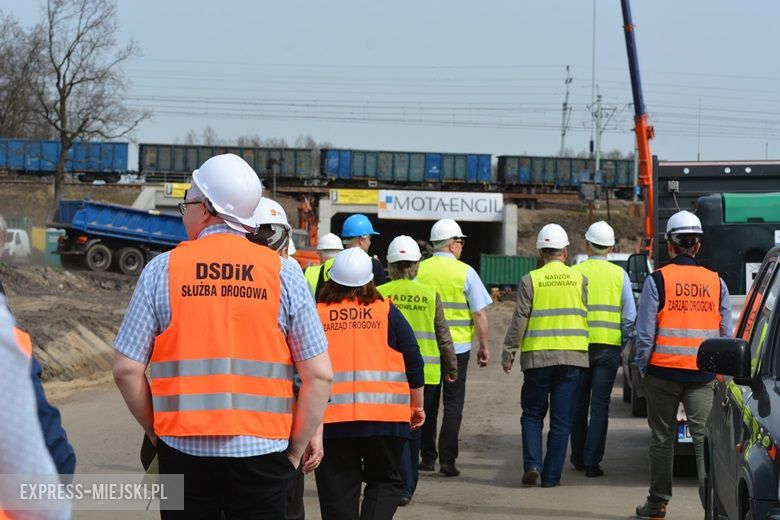 Prezentacja budowy przecisku pod nasypem kolejowym w Miękini