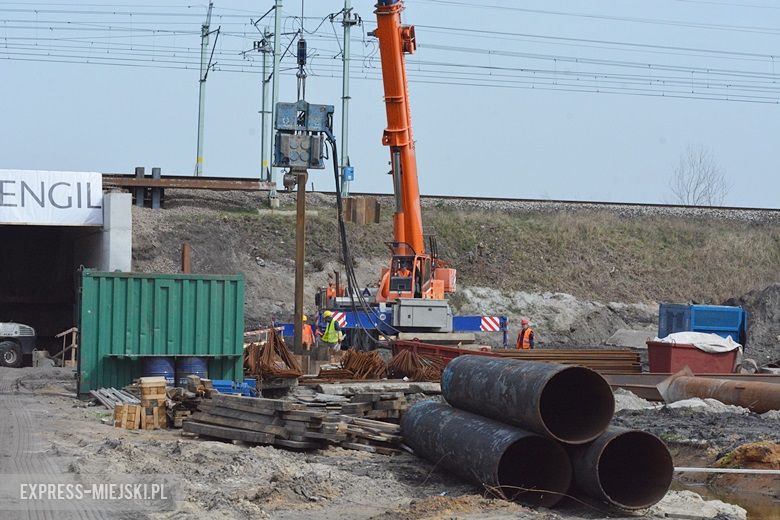 Prezentacja budowy przecisku pod nasypem kolejowym w Miękini