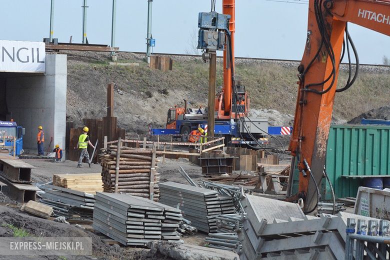 Prezentacja budowy przecisku pod nasypem kolejowym w Miękini
