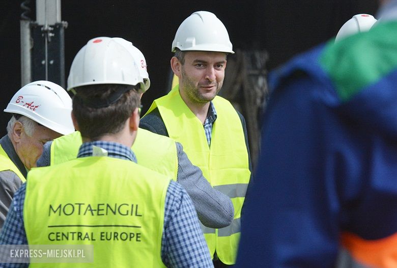 Prezentacja budowy przecisku pod nasypem kolejowym w Miękini