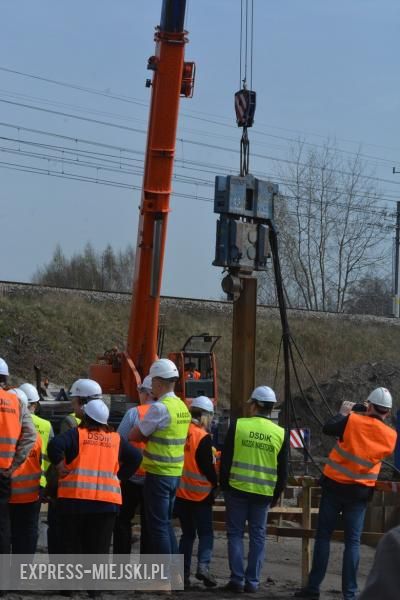 Prezentacja budowy przecisku pod nasypem kolejowym w Miękini