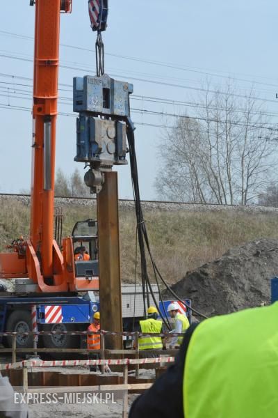 Prezentacja budowy przecisku pod nasypem kolejowym w Miękini