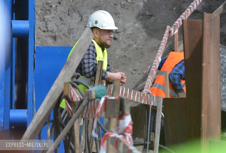 Prezentacja budowy przecisku pod nasypem kolejowym w Miękini