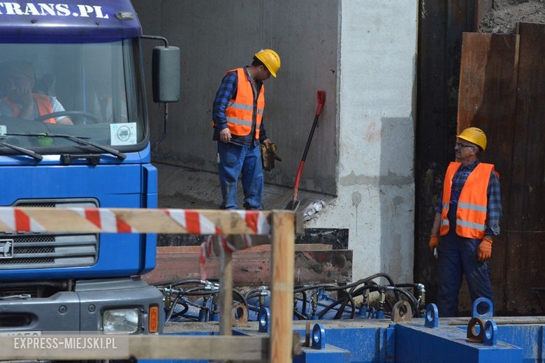 Prezentacja budowy przecisku pod nasypem kolejowym w Miękini