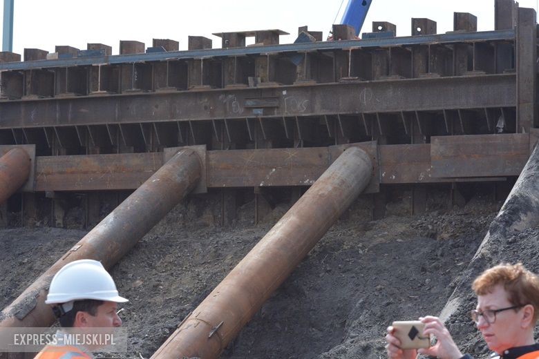 Prezentacja budowy przecisku pod nasypem kolejowym w Miękini