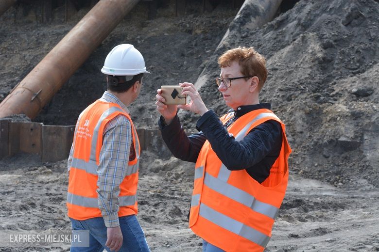 Prezentacja budowy przecisku pod nasypem kolejowym w Miękini