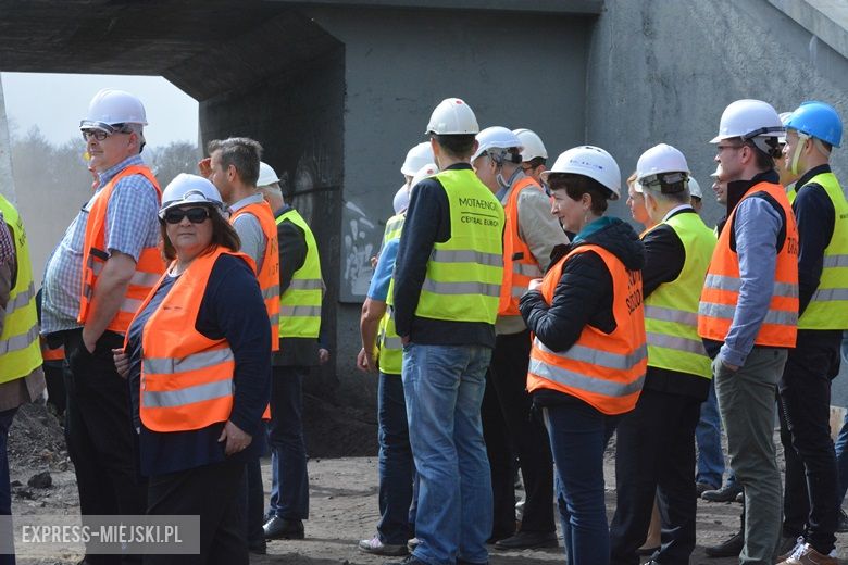 Prezentacja budowy przecisku pod nasypem kolejowym w Miękini