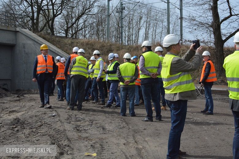 Prezentacja budowy przecisku pod nasypem kolejowym w Miękini