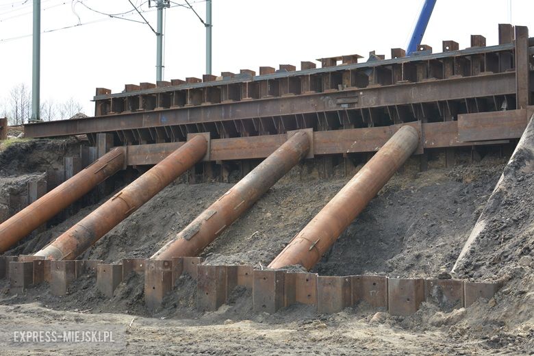 Prezentacja budowy przecisku pod nasypem kolejowym w Miękini