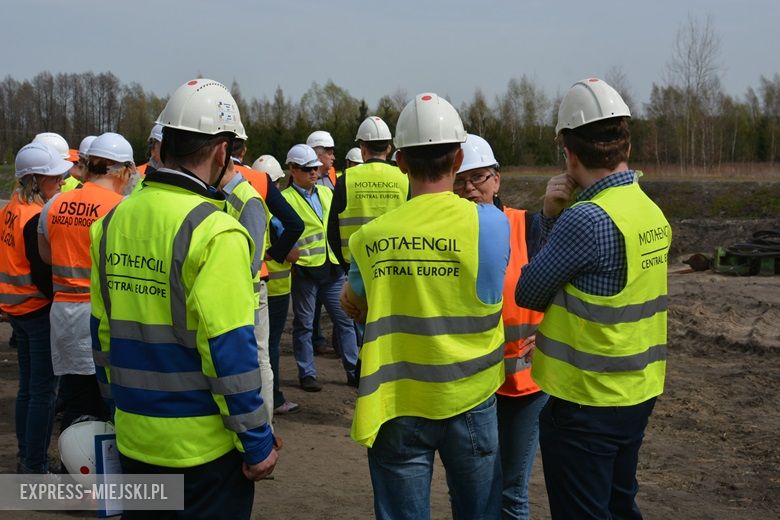 Prezentacja budowy przecisku pod nasypem kolejowym w Miękini