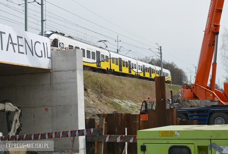 Prezentacja budowy przecisku pod nasypem kolejowym w Miękini